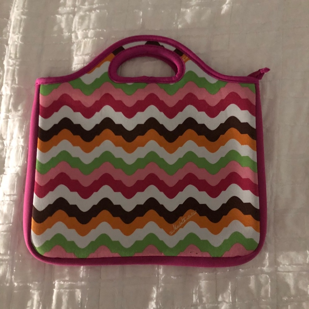 Tablet/iPad case/holder